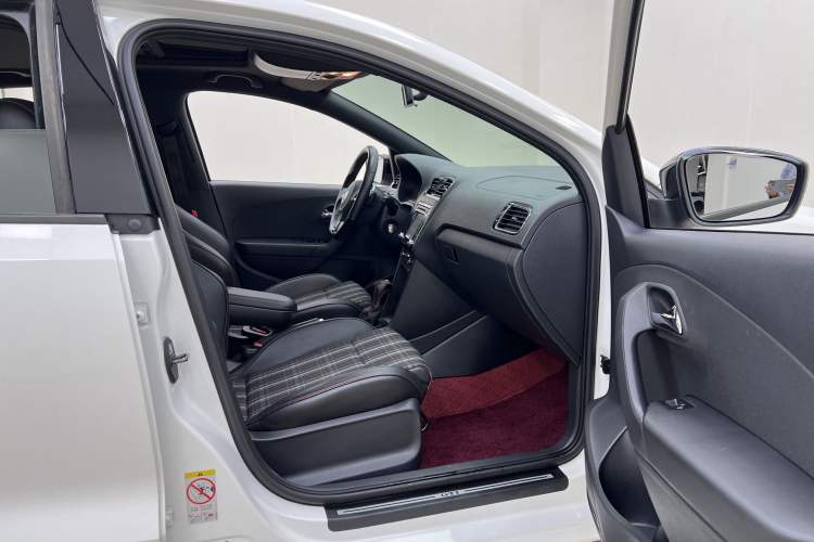 Used Volkswagen Polo 2012 1.4TSI GTI Interior 14