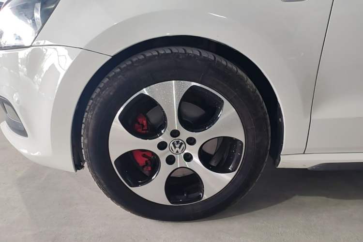 Used Volkswagen Polo 2012 1.4TSI GTI Left Front Wheel Hub