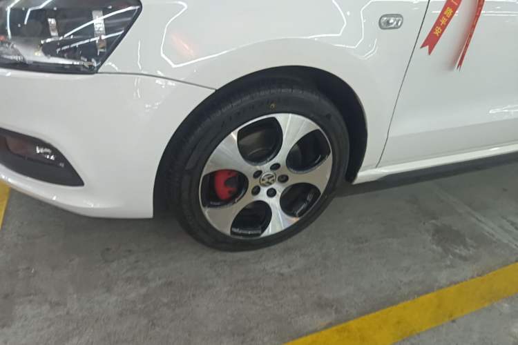 Used Volkswagen Polo 2012 1.4TSI GTI Left Front Wheel Hub