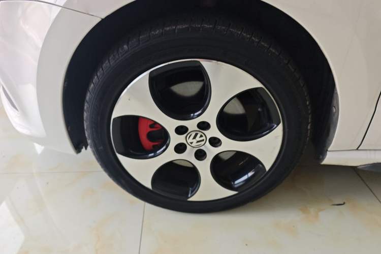 Used Volkswagen Polo 2012 1.4TSI GTI Left Front Wheel Hub