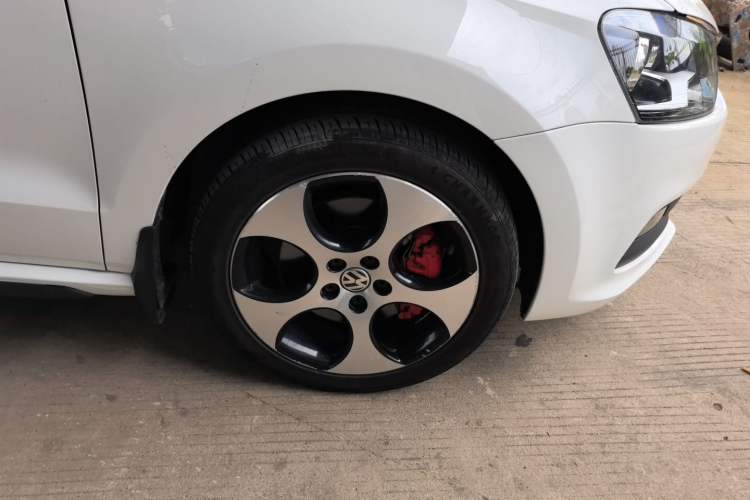 Used Volkswagen Polo 2012 1.4TSI GTI Right Front Wheel Hub