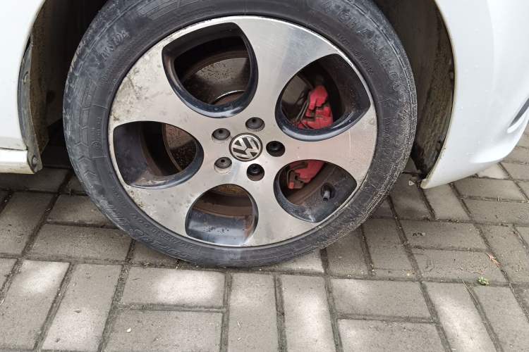 Used Volkswagen Polo 2012 1.4TSI GTI Right Front Wheel Hub