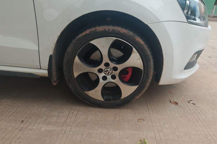 Used Volkswagen Polo 2012 1.4TSI GTI Right Front Wheel Hub