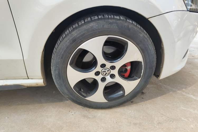 Used Volkswagen Polo 2012 1.4TSI GTI Right Front Wheel Hub