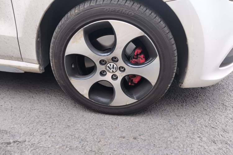 Used Volkswagen Polo 2012 1.4TSI GTI Right Front Wheel Hub