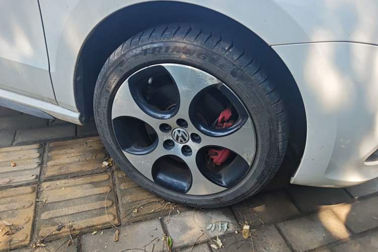 Used Volkswagen Polo 2012 1.4TSI GTI Right Front Wheel Hub