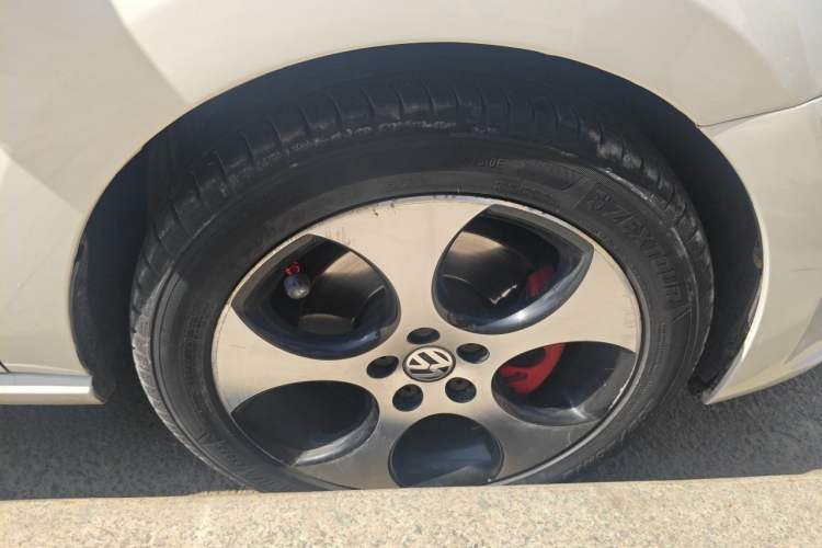Used Volkswagen Polo 2012 1.4TSI GTI Right Front Wheel Hub