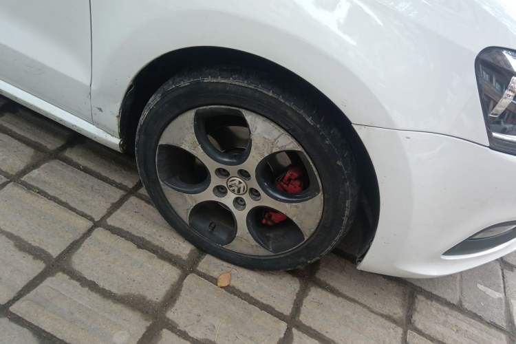 Used Volkswagen Polo 2012 1.4TSI GTI Right Front Wheel Hub