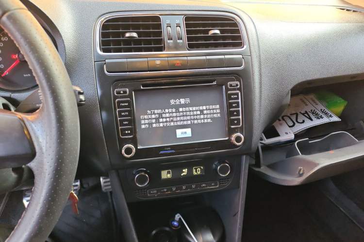 Used Volkswagen Polo 2012 1.6L Cross Polo MT Audio And AC Panel