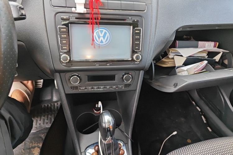 Used Volkswagen Polo 2012 1.6L Cross Polo Automatic Transmission Audio And AC Panel
