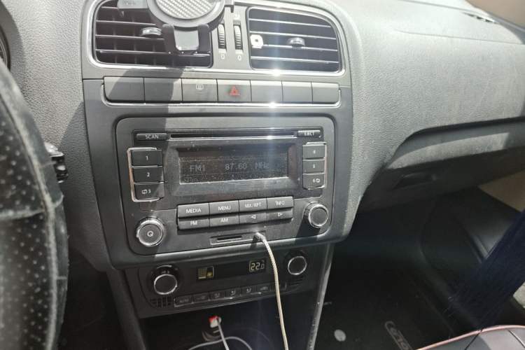 Used Volkswagen Polo 2012 1.6L Cross Polo Automatic Transmission Audio And AC Panel