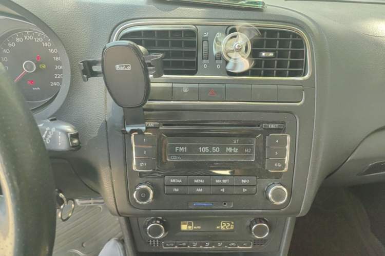 Used Volkswagen Polo 2012 1.6L Cross Polo Automatic Transmission Audio And AC Panel