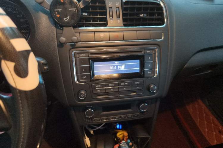 Used Volkswagen Polo 2012 1.6L Cross Polo Automatic Transmission Audio And AC Panel