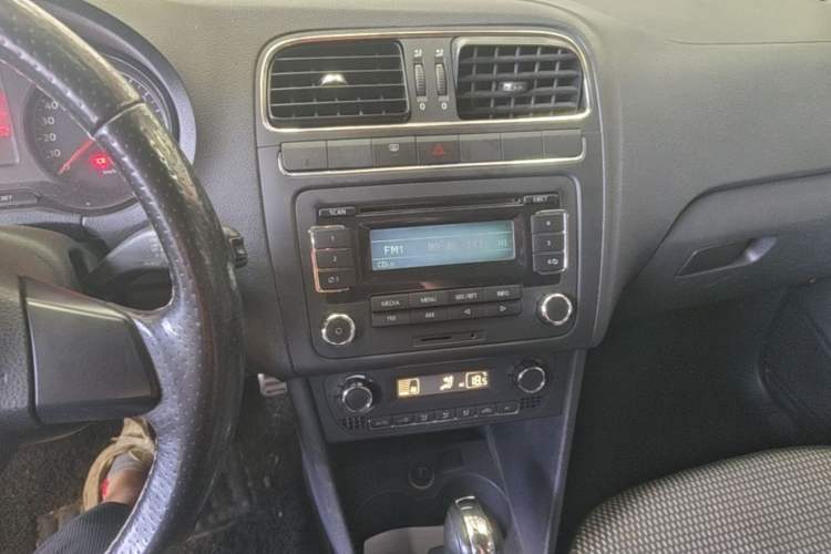 Used Volkswagen Polo 2012 1.6L Cross Polo Automatic Transmission Audio And AC Panel