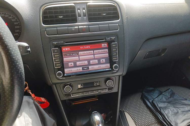 Used Volkswagen Polo 2012 1.6L Cross Polo Automatic Transmission Audio And AC Panel