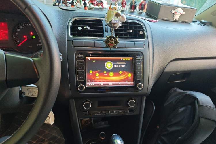 Used Volkswagen Polo 2012 1.6L Cross Polo Automatic Transmission Audio And AC Panel