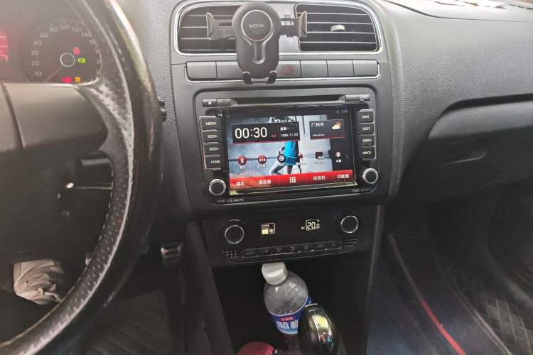 Used Volkswagen Polo 2012 1.6L Cross Polo Automatic Transmission Audio And AC Panel