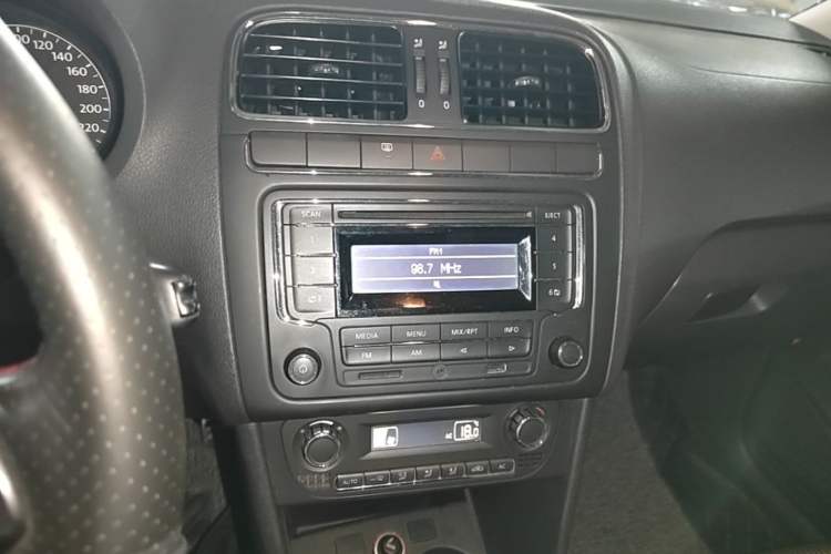 Used Volkswagen Polo 2012 1.6L Cross Polo Automatic Transmission Audio And AC Panel