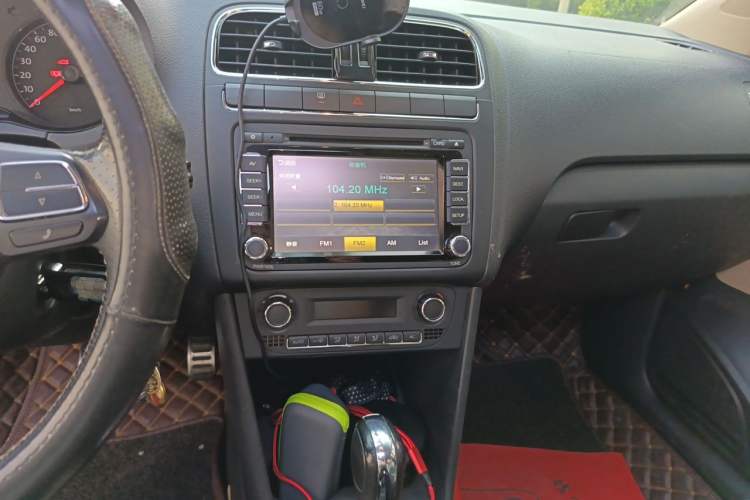 Used Volkswagen Polo 2012 1.6L Cross Polo Automatic Transmission Audio And AC Panel