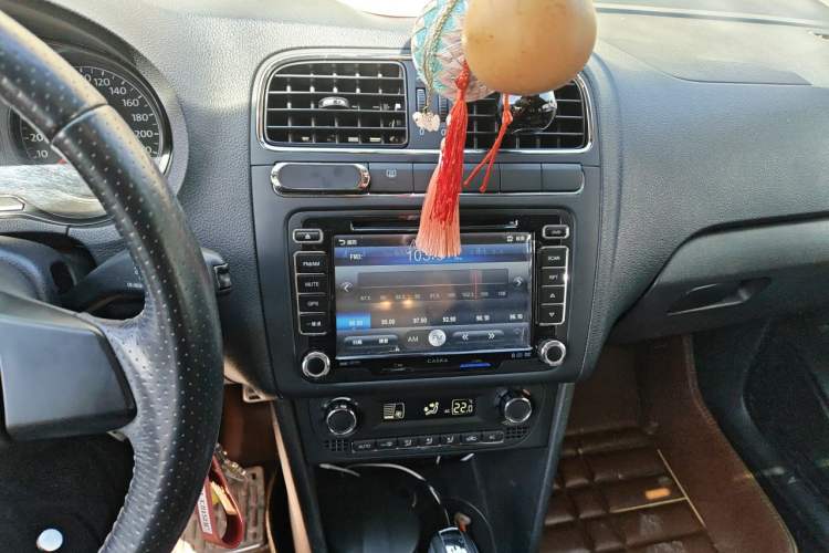 Used Volkswagen Polo 2012 1.6L Cross Polo Automatic Transmission Audio And AC Panel
