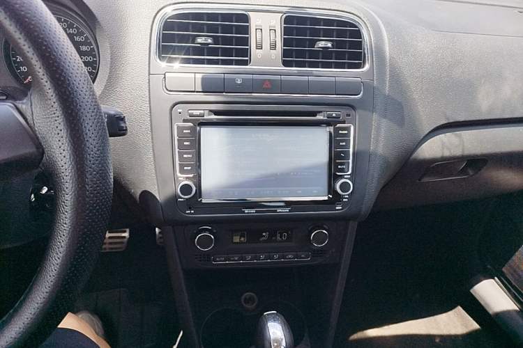 Used Volkswagen Polo 2012 1.6L Cross Polo Automatic Transmission Audio And AC Panel