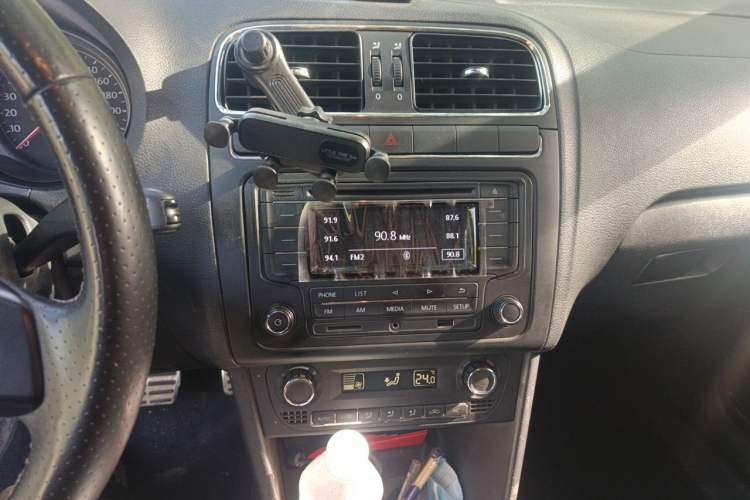 Used Volkswagen Polo 2012 1.6L Cross Polo Automatic Transmission Audio And AC Panel