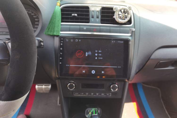 Used Volkswagen Polo 2012 1.6L Cross Polo Automatic Transmission Audio And AC Panel