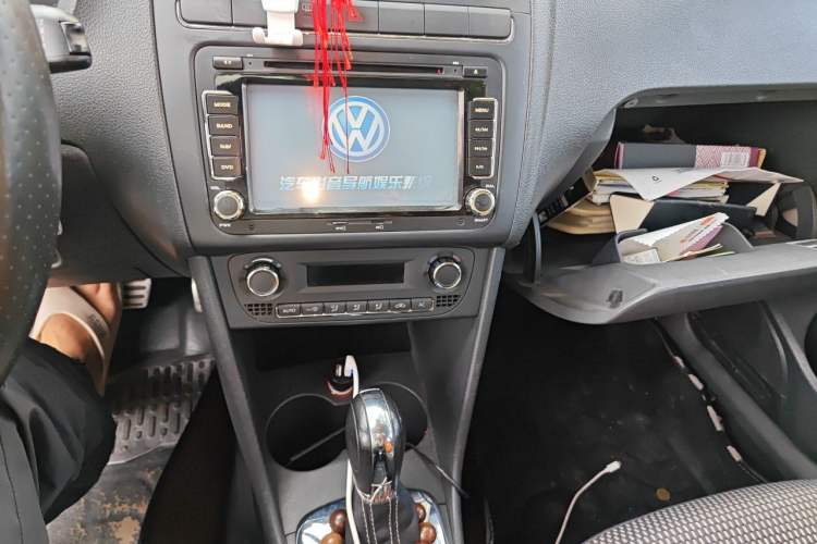 Used Volkswagen Polo 2012 1.6L Cross Polo Automatic Transmission Audio And AC Panel