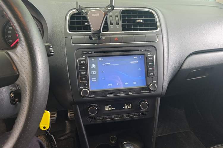 Used Volkswagen Polo 2012 1.6L Cross Polo Automatic Transmission Audio And AC Panel