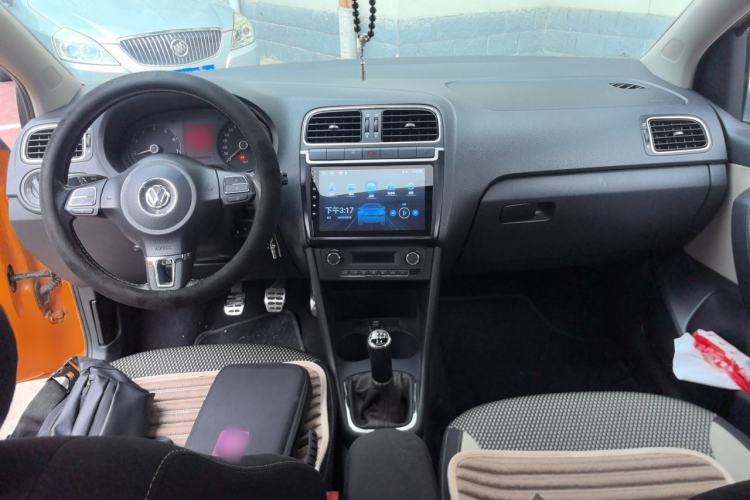 Used Volkswagen Polo 2012 1.6L Cross Polo MT Center Console