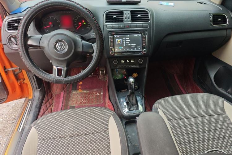 Used Volkswagen Polo 2012 1.6L Cross Polo Automatic Transmission Center Console