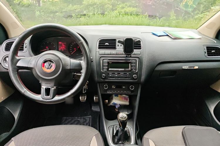 Used Volkswagen Polo 2012 1.6L Cross Polo MT Center Console