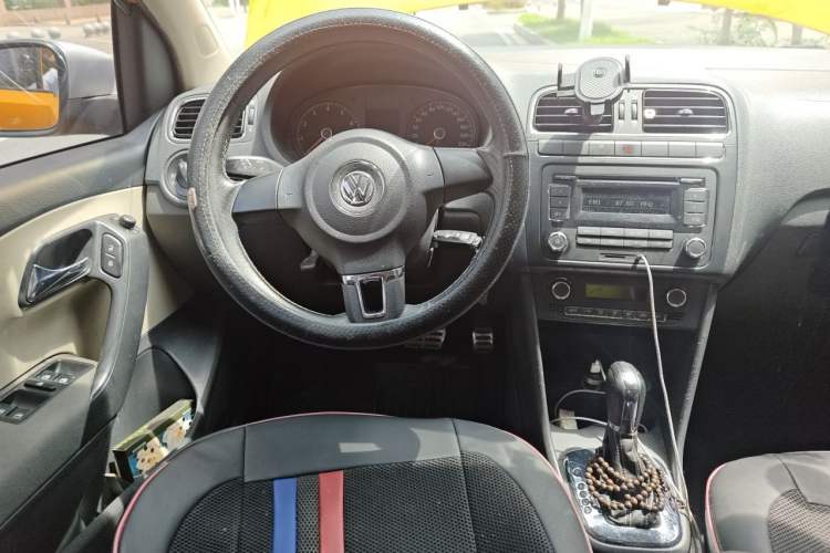 Used Volkswagen Polo 2012 1.6L Cross Polo Automatic Transmission Center Console