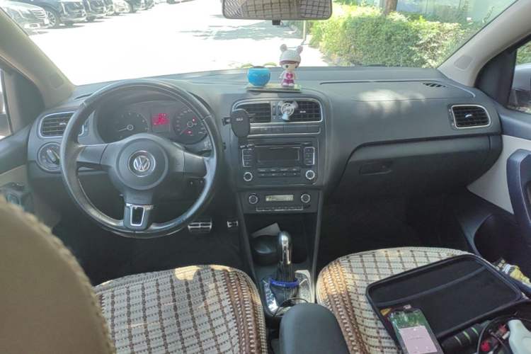 Used Volkswagen Polo 2012 1.6L Cross Polo Automatic Transmission Center Console