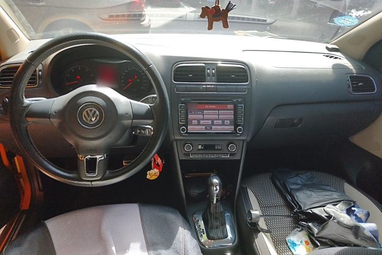 Used Volkswagen Polo 2012 1.6L Cross Polo Automatic Transmission Center Console
