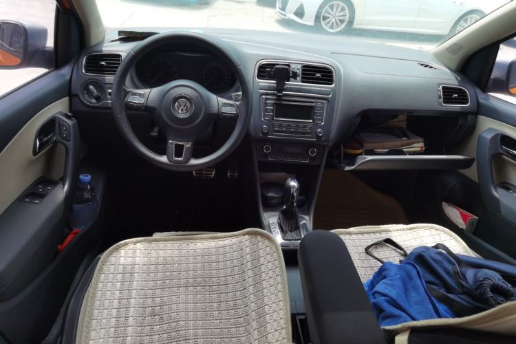 Used Volkswagen Polo 2012 1.6L Cross Polo Automatic Transmission Center Console