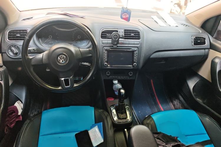 Used Volkswagen Polo 2012 1.6L Cross Polo Automatic Transmission Center Console