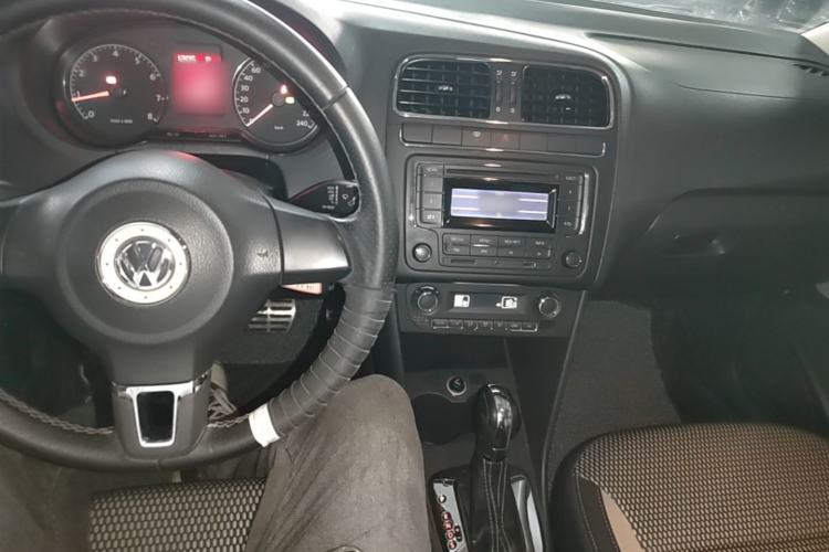 Used Volkswagen Polo 2012 1.6L Cross Polo Automatic Transmission Center Console