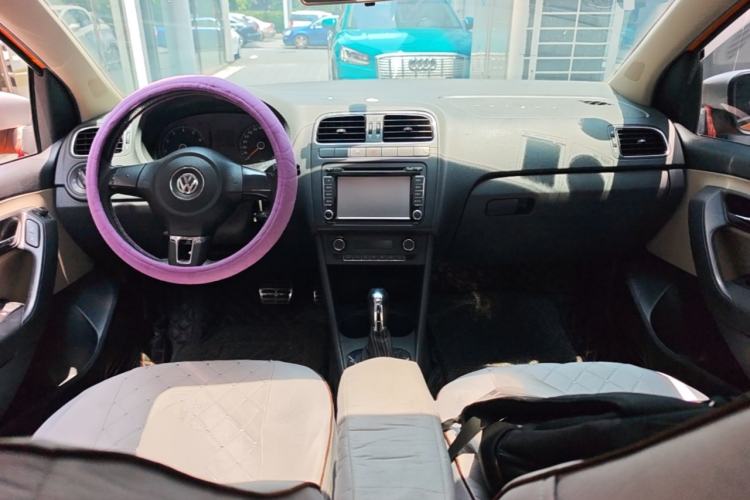 Used Volkswagen Polo 2012 1.6L Cross Polo Automatic Transmission Center Console