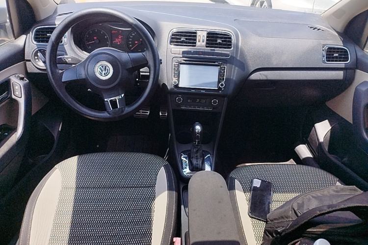 Used Volkswagen Polo 2012 1.6L Cross Polo Automatic Transmission Center Console
