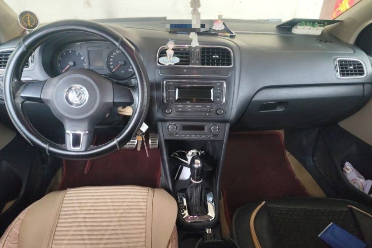 Used Volkswagen Polo 2012 1.6L Cross Polo Automatic Transmission Center Console