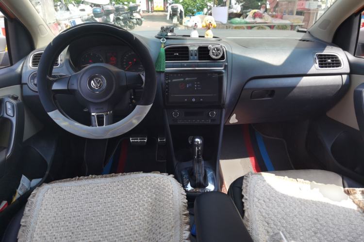 Used Volkswagen Polo 2012 1.6L Cross Polo Automatic Transmission Center Console