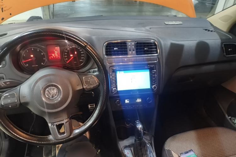 Used Volkswagen Polo 2012 1.6L Cross Polo Automatic Transmission Center Console
