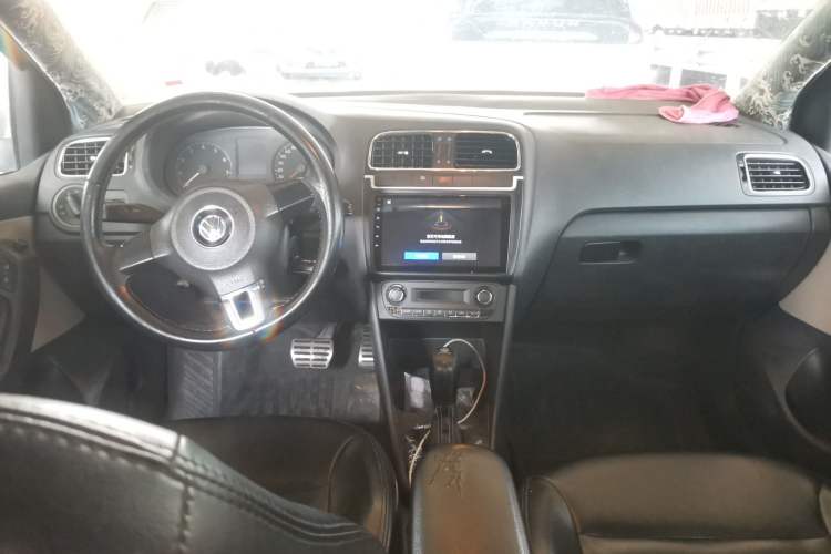 Used Volkswagen Polo 2012 1.6L Cross Polo Automatic Transmission Center Console