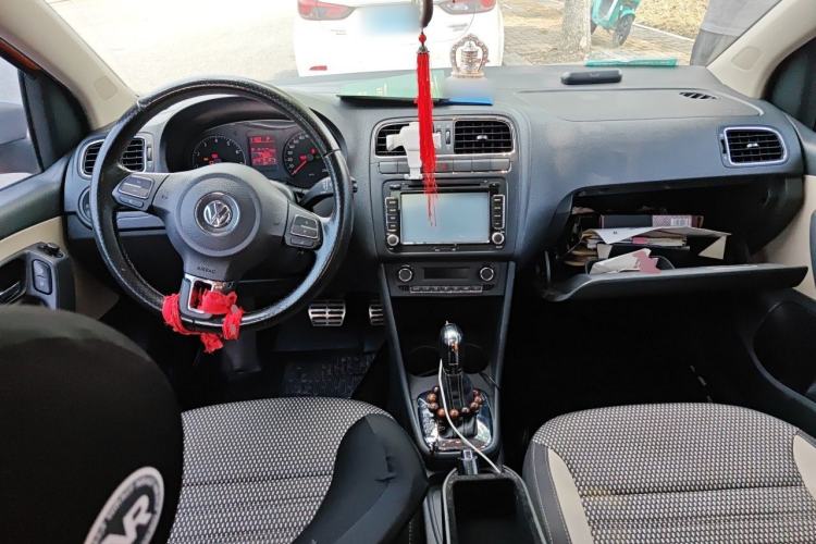 Used Volkswagen Polo 2012 1.6L Cross Polo Automatic Transmission Center Console