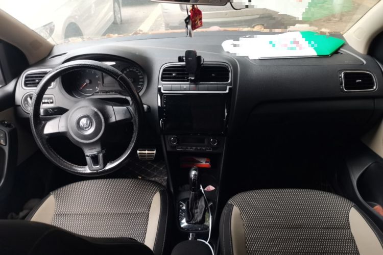 Used Volkswagen Polo 2012 1.6L Cross Polo Automatic Transmission Center Console