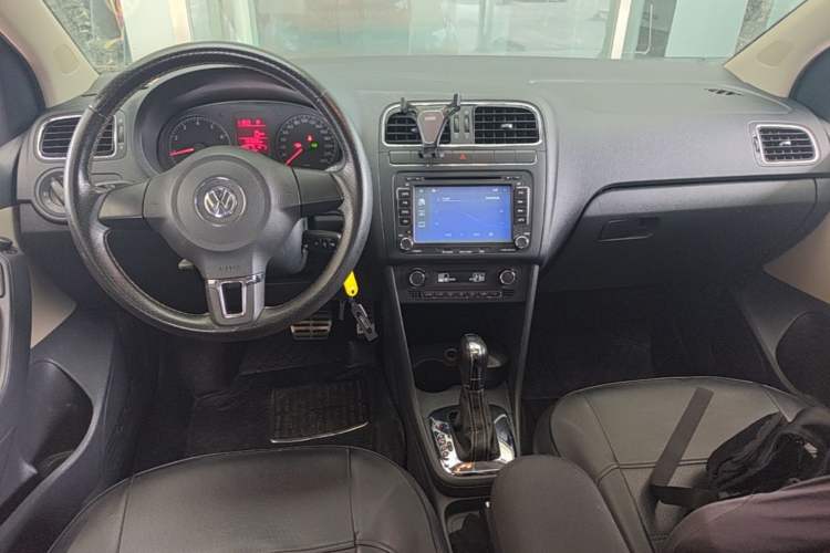 Used Volkswagen Polo 2012 1.6L Cross Polo Automatic Transmission Center Console