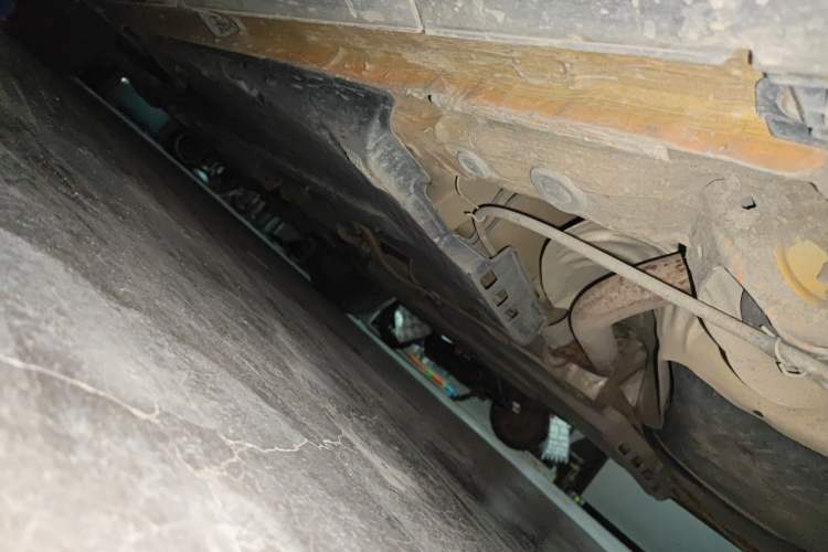 Used Volkswagen Polo 2012 1.6L Cross Polo MT Chassis Rear Left