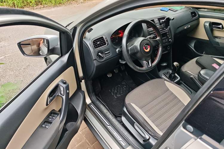 Used Volkswagen Polo 2012 1.6L Cross Polo MT Driver Seat