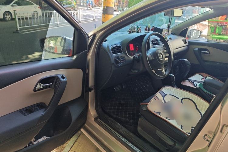 Used Volkswagen Polo 2012 1.6L Cross Polo Automatic Transmission Driver Seat